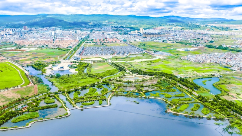 红线守护碧波漾 重塑湖滨呼吸之美 ——星云湖南岸湿地、湖滨带提质改造工程